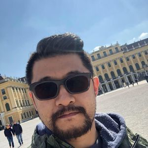 Meet your Posher, Dennis